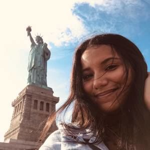 Meet your Posher, Leila